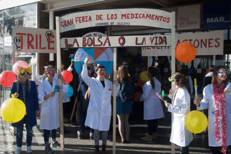 PHOTO Barcelona protests clowns dressed as doctors with carnival games